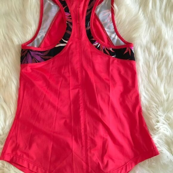 Awesome Tail Athletic Tank XS Excellent Condition - Picture 2 of 4